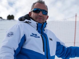 Aepedi asegura que el sector de la nieve carece de monitores motivados